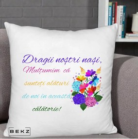 Perna Personalizata Dragii Nostri Nasi Multumim cu Flori Multicolore Colorat, 40x40 cm, Alb Pufos, Husa Detasabila, Perna Inclusa, BEKZ®