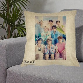 Perna Personalizata K-Pop Grup Foto Pasteluri cu 8 Artisti, 40x40 cm, Crem, Husa Detasabila, Perna Inclusa, BEKZ®