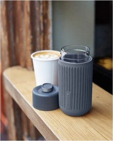 Cană de voiaj gri închis din sticlă 340 ml – Black + Blum