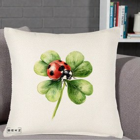 Perna Decorativa Buburuza Norocoasa pe Trifoi cu Patru Foi, 40x40 cm, Crem Reliefat, Husa Detasabila, Perna Inclusa, BEKZ®