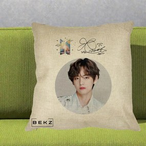 Perna Personalizata K-pop BTS V Taehyung Portret Cerc Autograf, 40x40 cm, Crem, Husa Detasabila, Perna Inclusa, BEKZ®