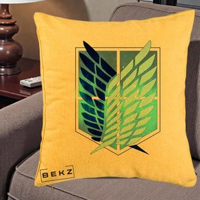 Perna Personalizata Attack on Titan Wings of Freedom, 40x40 cm, Galben, Husa Detasabila, Perna Inclusa, BEKZ®