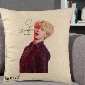 Perna Personalizata K-pop BTS Jimin Portret Artistic par Blond Autograf, 40x40 cm, Bej, Husa Detasabila, Perna Inclusa, BEKZ®