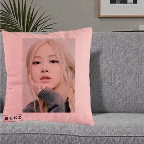 Perna Personalizata K-pop BLACKPINK Rose cu Jucarie de Plus, 40x40 cm, Roz, Husa Detasabila, Perna Inclusa, BEKZ®