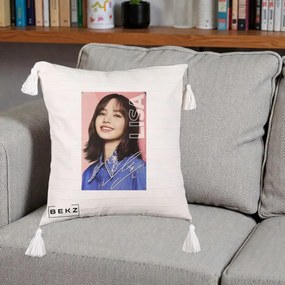 Perna Personalizata K-pop BLACKPINK Lisa cu Semnatura, 40x40 cm, Bej cu Franjuri, Husa Detasabila, Perna Inclusa, BEKZ®