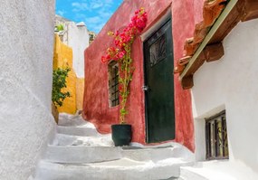 Fotografie Old narrow street in Anafiotika, Plaka, scaliger