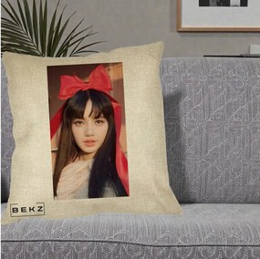 Perna Personalizata K-pop BLACKPINK Rose cu Funda Rosie, 40x40 cm, Crem, Husa Detasabila, Perna Inclusa, BEKZ®