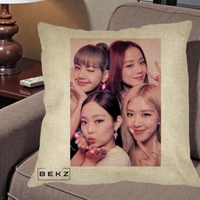 Perna Personalizata K-pop BLACKPINK Foto Grup Selfie Roz cu Glitter, 40x40 cm, Crem, Husa Detasabila, Perna Inclusa, BEKZ®