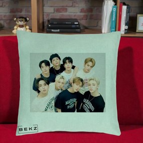Perna Personalizata K-pop Stray Kids Foto Grup Fara Text, 40x40 cm, Verde Menta, Husa Detasabila, Perna Inclusa, BEKZ®