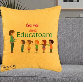 Cadou pentru Educatoare - Perna Personalizata Cea mai Buna Educatoare cu Ilustratie Copii si Educatoare, 40x40 cm, Galben, Husa Detasabila, Perna Inclusa, BEKZ®
