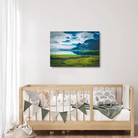 Tablou pe sticlă cu lac și munți (70x50 cm)
