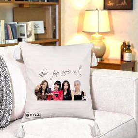 Perna Personalizata K-pop BLACKPINK Semnaturi, 40x40 cm, Bej cu Franjuri, Husa Detasabila, Perna Inclusa, BEKZ®
