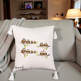 Perna Decorativa Familie de Bufnite pe Ramuri, 40x40 cm, Bej cu Franjuri, Husa Detasabila, Perna Inclusa, BEKZ®