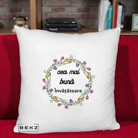 Cadou pentru Invatatoare - Perna Personalizata Cea mai Buna Invatatore cu Coronita Florala Colorata, 40x40 cm, Alb Pufos, Husa Detasabila, Perna Inclusa, BEKZ®