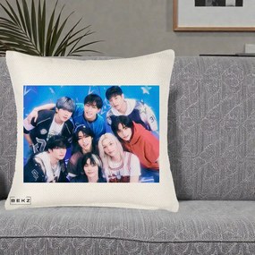 Perna Personalizata K-Pop Grup Foto Stele, 40x40 cm, Crem Reliefat, Husa Detasabila, Perna Inclusa, BEKZ®