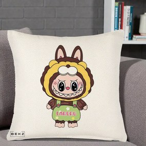 Perna Personalizata Labubu Leu Galben cu Salopeta, 40x40 cm, Crem Reliefat, Husa Detasabila, Perna Inclusa, BEKZ®