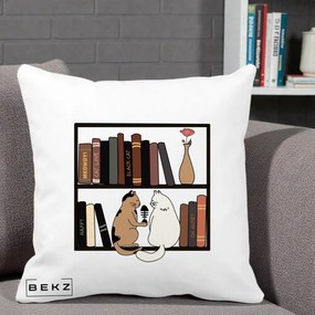 Perna Personalizata Pisici si Carti pe Raft, 40x40 cm, Alba Mata, Husa Detasabila, Perna Inclusa, BEKZ®