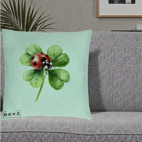 Perna Decorativa Buburuza Norocoasa pe Trifoi cu Patru Foi, 40x40 cm, Verde Menta, Husa Detasabila, Perna Inclusa, BEKZ®