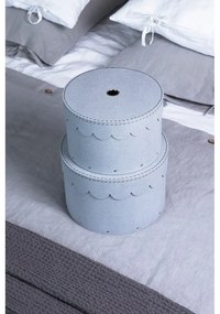 Cutii de depozitare gri-deschis 2 buc. din carton cu capac ø 26x17,5 cm Wilma – Bigso Box of Sweden