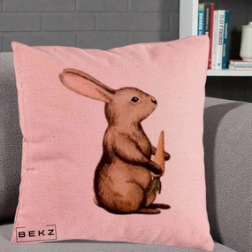 Perna Decorativa Iepuras Acuarela cu Morcov, 40x40 cm, Roz, Husa Detasabila, Perna Inclusa, BEKZ®