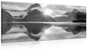 Tablou Milford Sound la răsărit de soare în design alb-negru