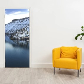 Fototapet pentru ușă - Peisaj de iarnă cu lac (95x205cm)