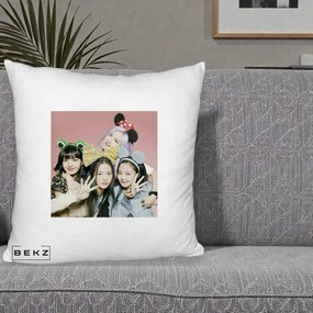 Perna Personalizata K-pop BLACKPINK Accesorii Haioase, 40x40 cm, Alb Pufos, Husa Detasabila, Perna Inclusa, BEKZ®