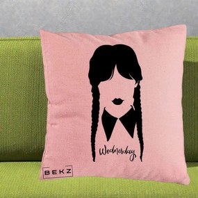 Perna Personalizata Wednesday Addams Silueta Alb-Negru, 40x40 cm, Roz, Husa Detasabila, Perna Inclusa, BEKZ®