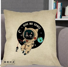 Perna Decorativa Give Me Space Pisica Astronaut, 40x40 cm, Crem, Husa Detasabila, Perna Inclusa, BEKZ®
