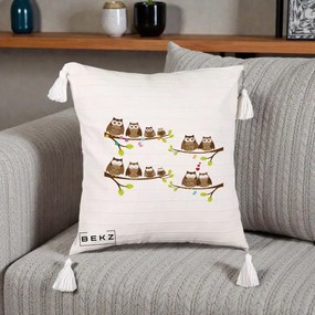 Perna Decorativa Familie de Bufnite pe Ramuri, 40x40 cm, Bej cu Franjuri, Husa Detasabila, Perna Inclusa, BEKZ®
