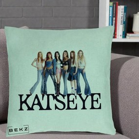 Perna Personalizata K-pop KATSEYE Foto Grup Blugi, 40x40 cm, Verde Menta, Husa Detasabila, Perna Inclusa, BEKZ®