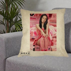 Perna Personalizata K-pop BLACKPINK Jisoo Pink Room, 40x40 cm, Crem, Husa Detasabila, Perna Inclusa, BEKZ®