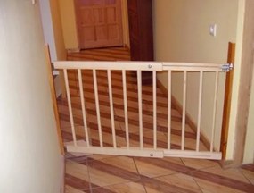 Grilaj Bariera pentru usi / scari Latimea barierei: 72-122 cm, Inaltimea barierei: 82 cm