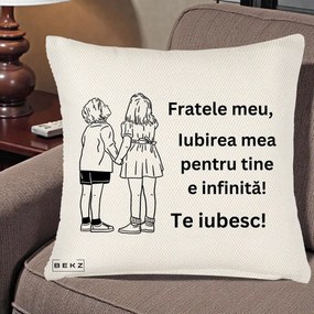 Cadou pentru Frate - Perna Personalizata Fratele Meu Te Iubesc Copii Tinand Maini Line Art, 40x40 cm, Crem Reliefat, Husa Detasabila, Perna Inclusa, BEKZ®