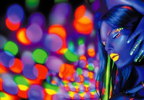 Fototapet - Femeia la lumina neonului (147x102 cm)
