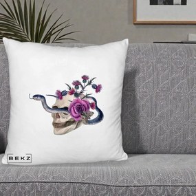 Perna Decorativa Craniu cu Sarpe si Trandafiri Gothic, 40x40 cm, Alb Pufos, Husa Detasabila, Perna Inclusa, BEKZ®