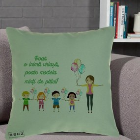 Cadou pentru Educatoare - Perna Personalizata Doar o Inima Uriasa poate Modela Minti de Pitici cu Educatoare si Baloane, 40x40 cm, Verde, Husa Detasabila, Perna Inclusa, BEKZ®