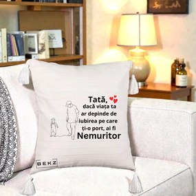 Cadou pentru Tata - Perna Personalizata Tata Nemuritor Joaca cu Mingea, 40x40 cm, Bej cu Franjuri, Husa Detasabila, Perna Inclusa, BEKZ®
