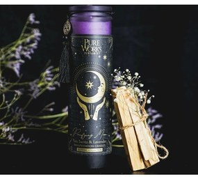 Arome Lumânare organică Palo Santo & Lavender  300 g în borcan înalt colorat cu ciucure