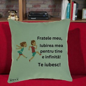 Cadou pentru Frate - Perna Personalizata Fratele Meu Te Iubesc Copii Alergand Colorat, 40x40 cm, Verde, Husa Detasabila, Perna Inclusa, BEKZ®