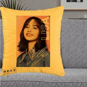 Perna Personalizata K-pop BLACKPINK Lisa cu Semnatura, 40x40 cm, Galben, Husa Detasabila, Perna Inclusa, BEKZ®