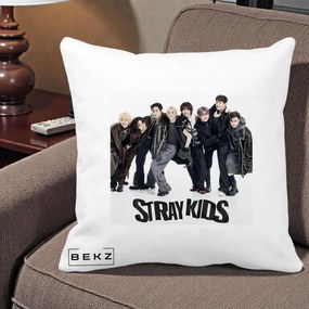 Perna Personalizata K-pop Stray Kids Outfit Negru, 40x40 cm, Alba Mata, Husa Detasabila, Perna Inclusa, BEKZ®