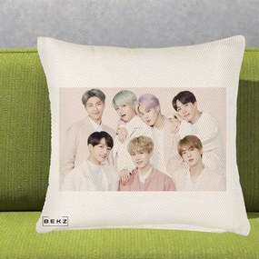 Perna Personalizata K-pop BTS Foto Grup Landscape Pastel, 40x40 cm, Crem Reliefat, Husa Detasabila, Perna Inclusa, BEKZ®