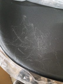 OFERTA Scaun negru BALI MARK cu picioare negre II. calitate