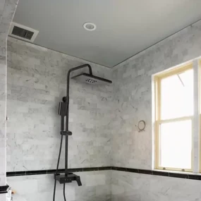 Coloană de Duș cu Pară și Pălărie Reglabilă, Alamă Sanitară, Negru Model 9920H – Design Elegant și Funcțional pentru Baia Ta
