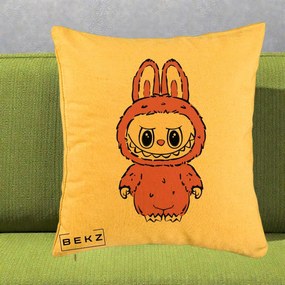 Perna Personalizata Labubu Roz Solo, 40x40 cm, Galben, Husa Detasabila, Perna Inclusa, BEKZ®