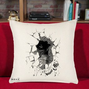 Perna Personalizata Attack on Titan Titan Crapand Zidul, 40x40 cm, Crem Reliefat, Husa Detasabila, Perna Inclusa, BEKZ®