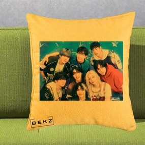 Perna Personalizata K-Pop Grup Foto Stele, 40x40 cm, Galben, Husa Detasabila, Perna Inclusa, BEKZ®