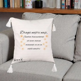 Cadou pentru Nasi - Perna Personalizata Dragii Nostri Nasi Suntem Binecuvantati cu Floricele, 40x40 cm, Bej cu Franjuri, Husa Detasabila, Perna Inclusa, BEKZ®