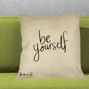 Perna Decorativa Be Yourself Caligrafie Neagra, 40x40 cm, Crem, Husa Detasabila, Perna Inclusa, BEKZ®
